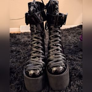 Dollskill widow platform boots size 7
